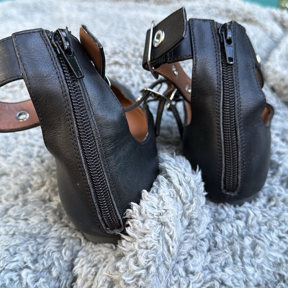 Steve Madden Iridessa  Black Ankle Strap Flats SZ 8 - Picture 4 of 8